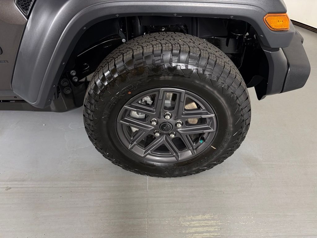 New 2026 Granite Crystal Metallic Clearcoat Jeep Sport S image 10
