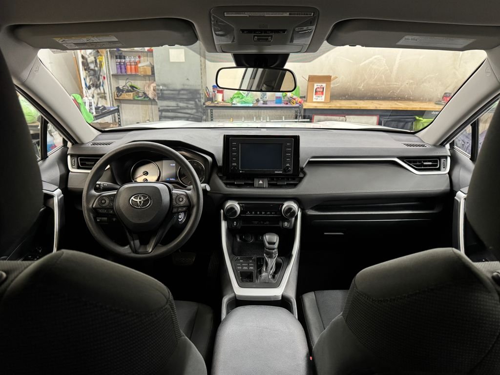 Used 2020 White Toyota LE image 25