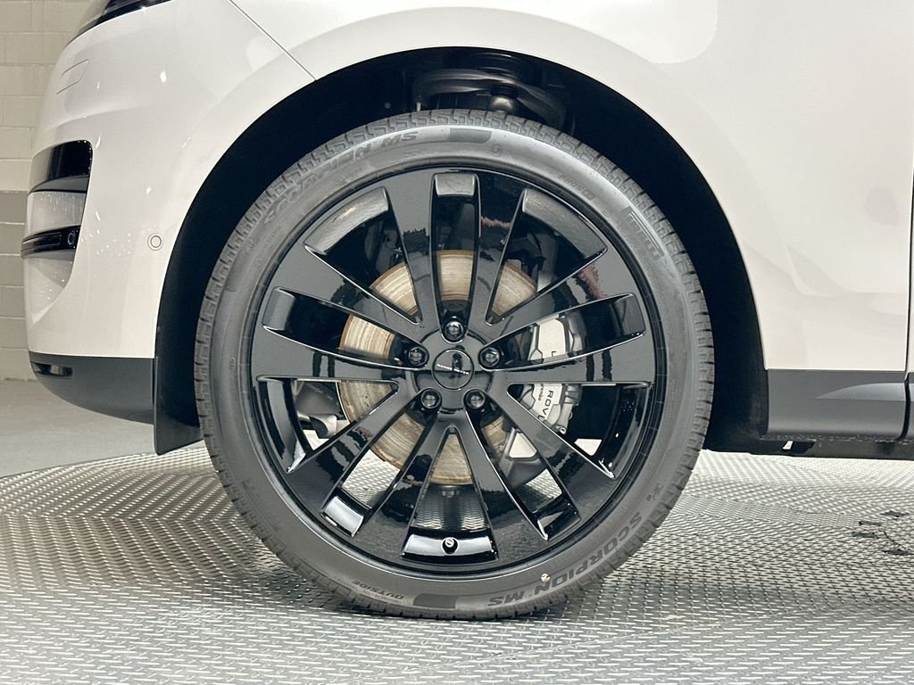 New 2026 Borasco Grey LAND ROVER SE image 13