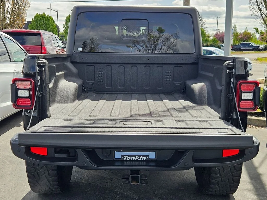 Used 2020 Black Clearcoat Jeep Overland image 25