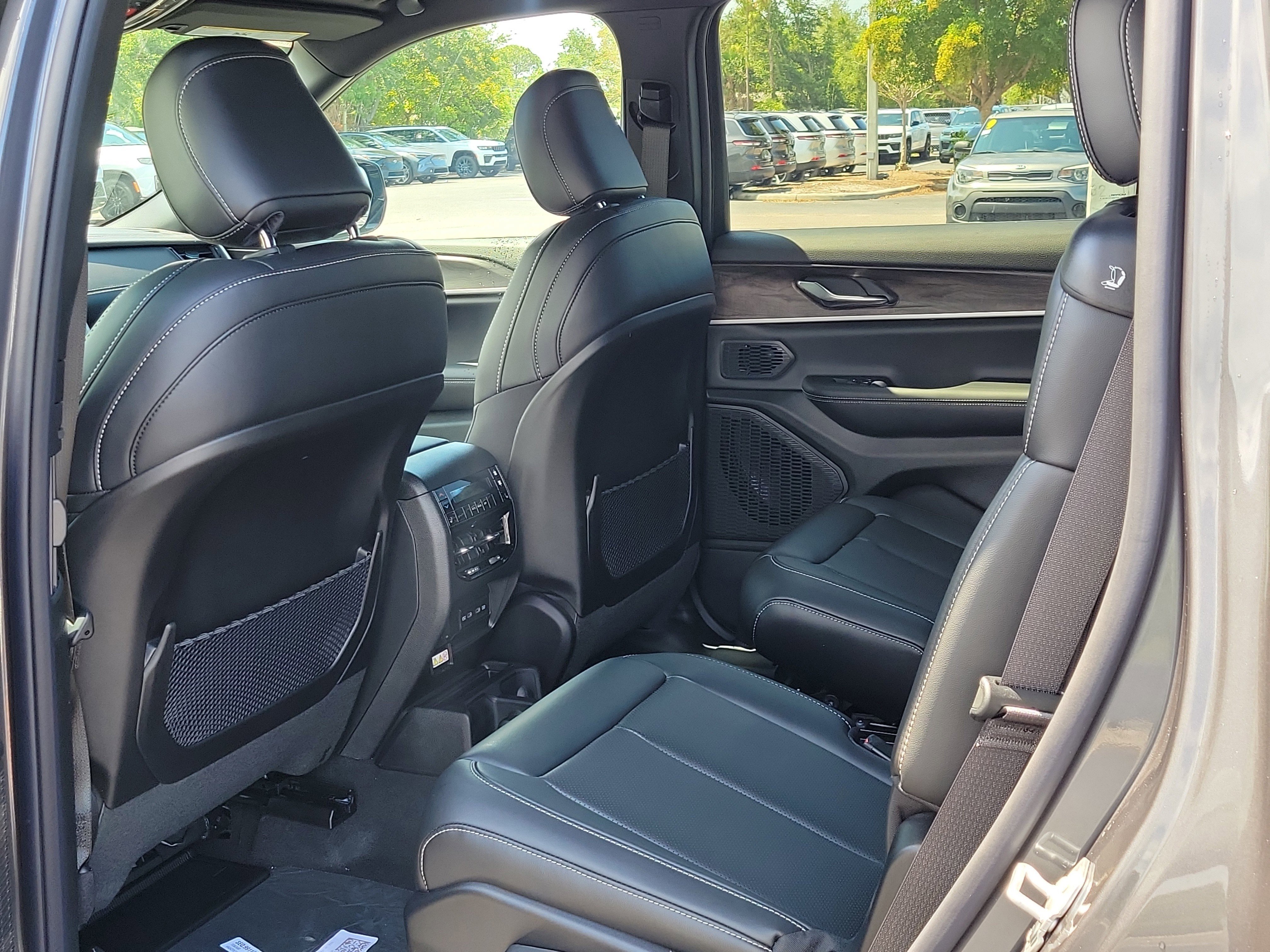 New 2026 Baltic Gray Metallic Clear-Coat Exterior Paint Jeep Limited image 12