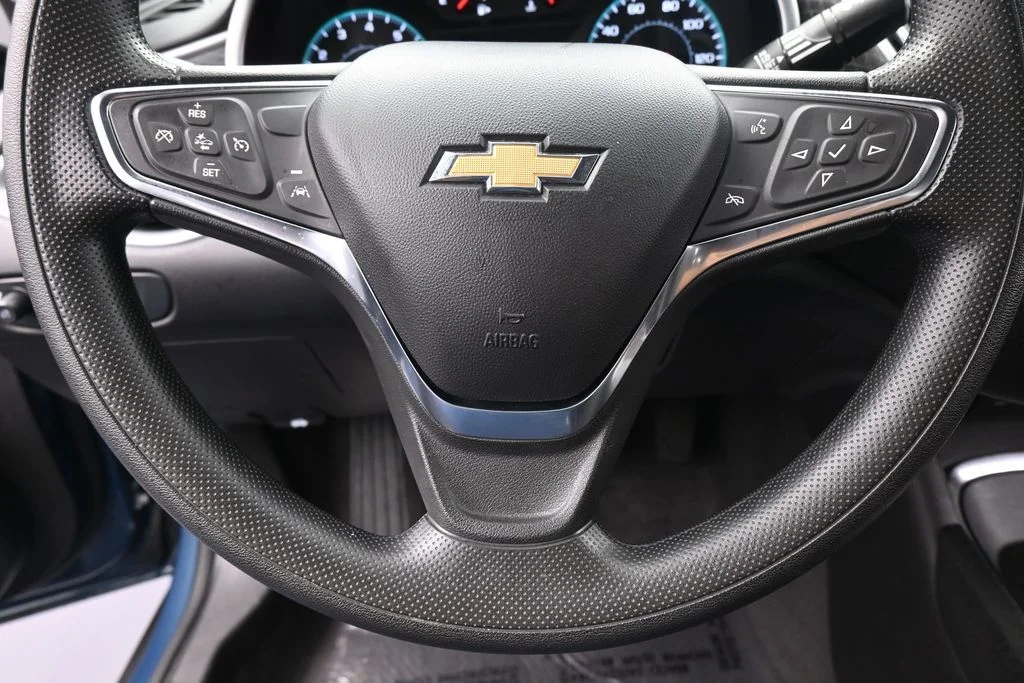 Used 2025 Lakeshore Blue Metallic Chevrolet LT image 29