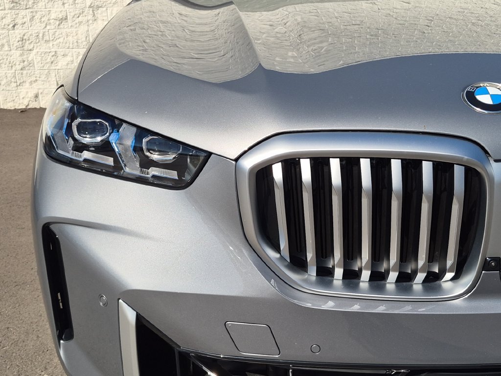 Used 2026 Gray BMW sDrive40i image 4