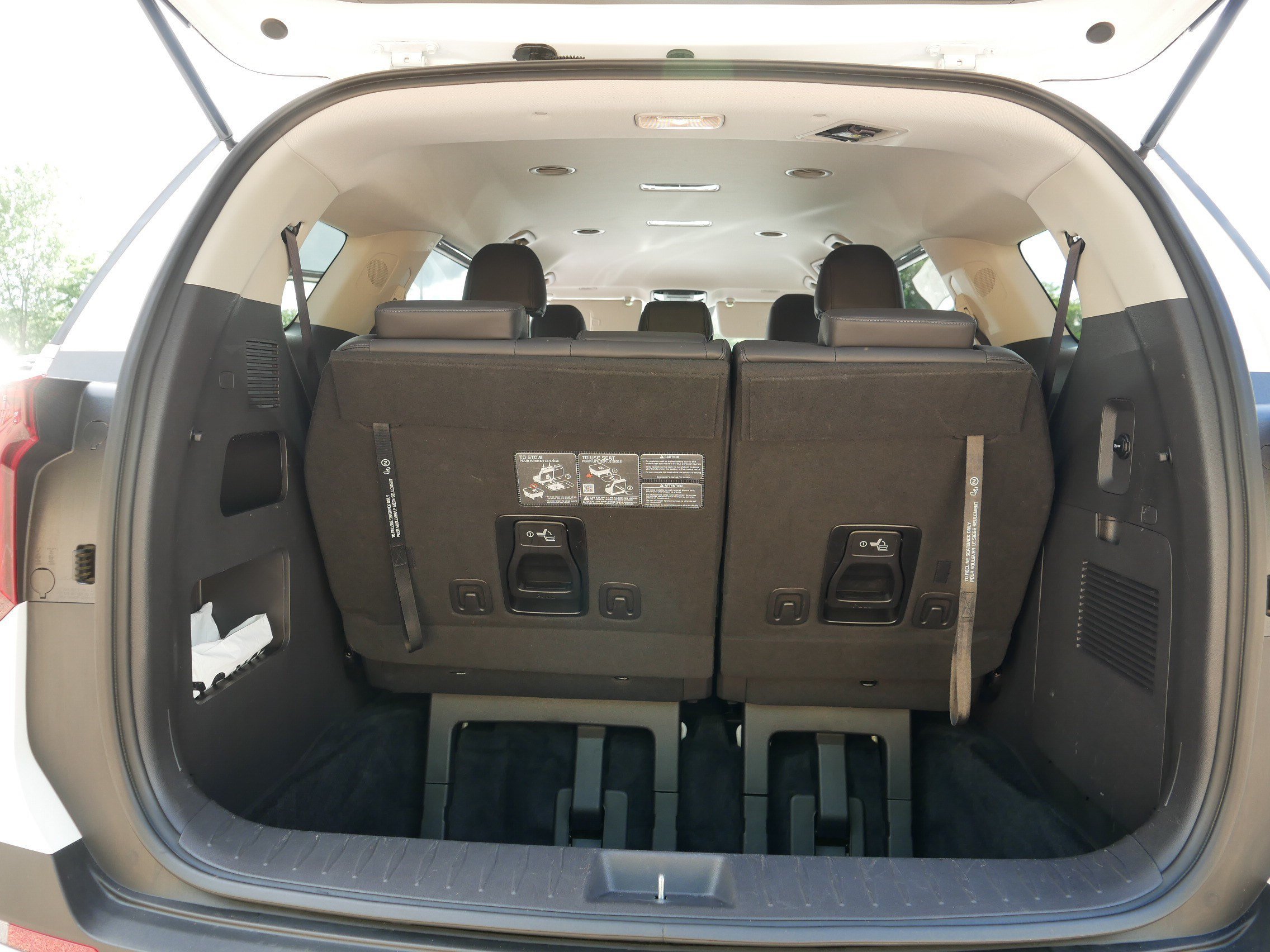 Certified Used 2026 Snow White Pearl Kia LXS image 18