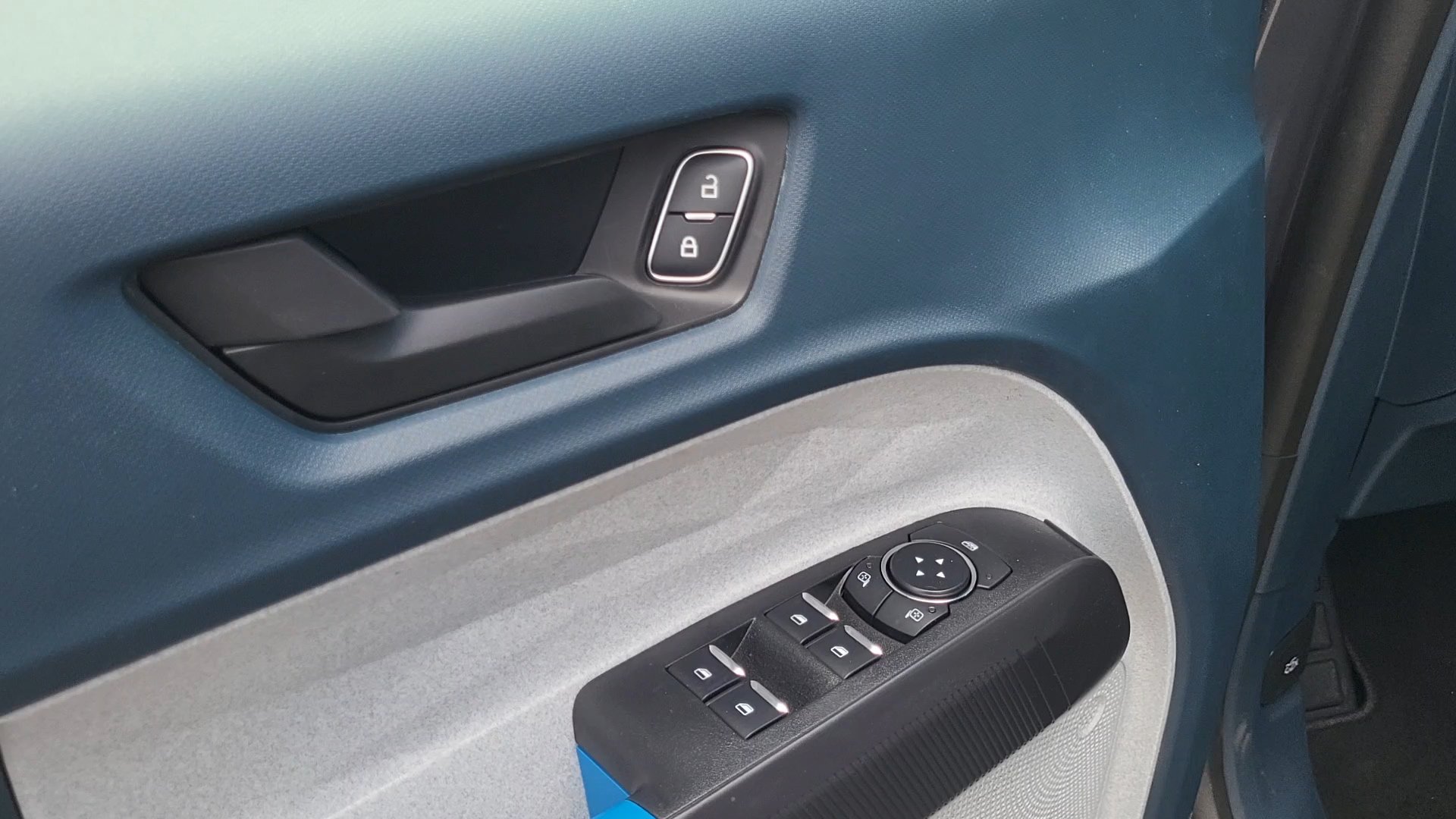New 2026 Carbonized Gray Metallic Ford XLT image 10