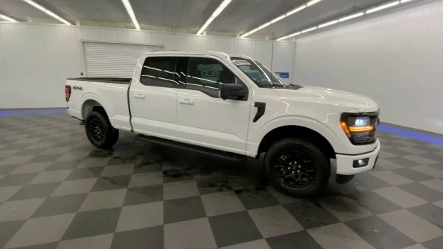 New 2026 Oxford White Ford XLT image 2