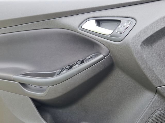 Used 2018 Gray Ford SE image 25