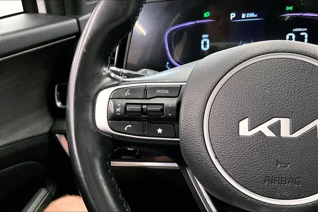 Used 2023 Glacial White Pearl Kia X-Line image 27