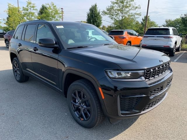 New 2027 High Gloss Black Jeep Laredo Altitude image 8