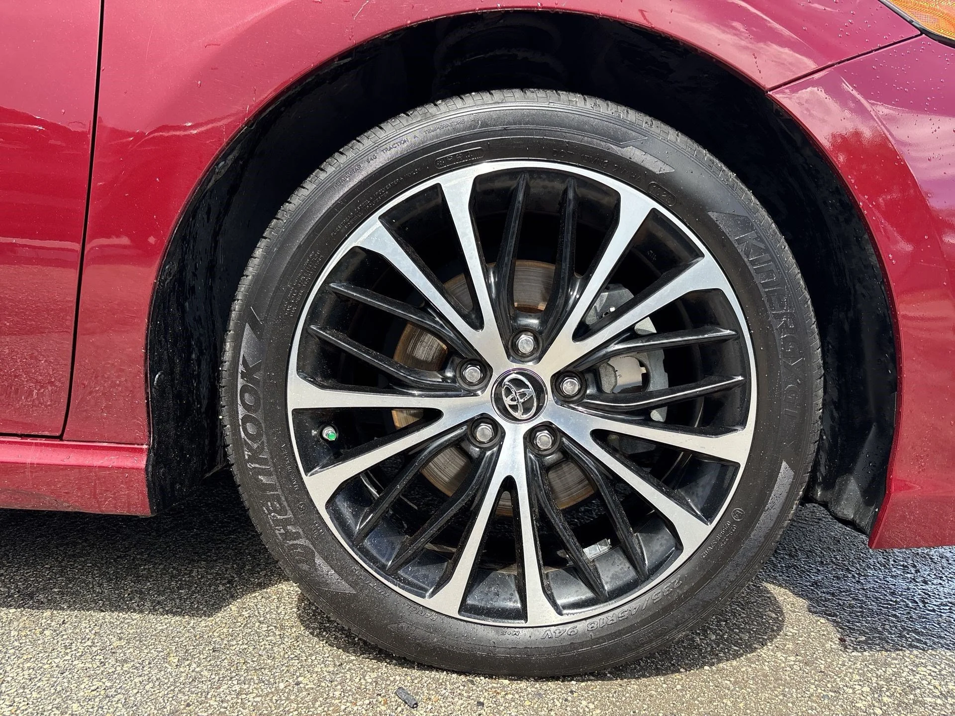 Used 2018 Pearl Toyota SE image 18