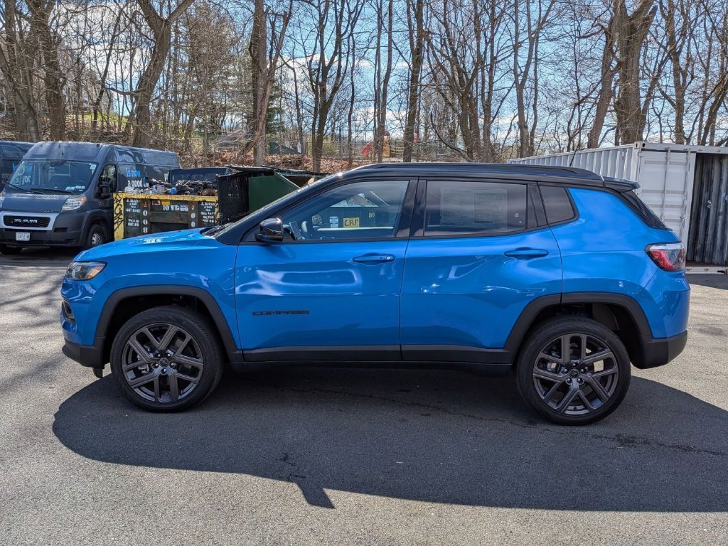 New 2026 Hydro Blue Pearl-Coat Exterior Paint Jeep Limited image 8