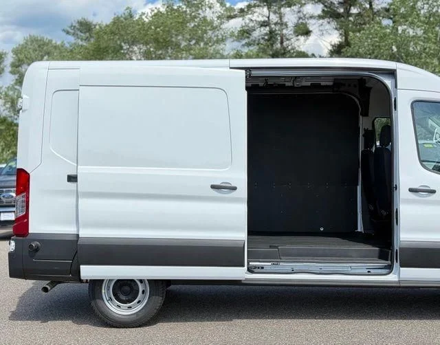 New 2026 Oxford White Ford Cargo Van image 4