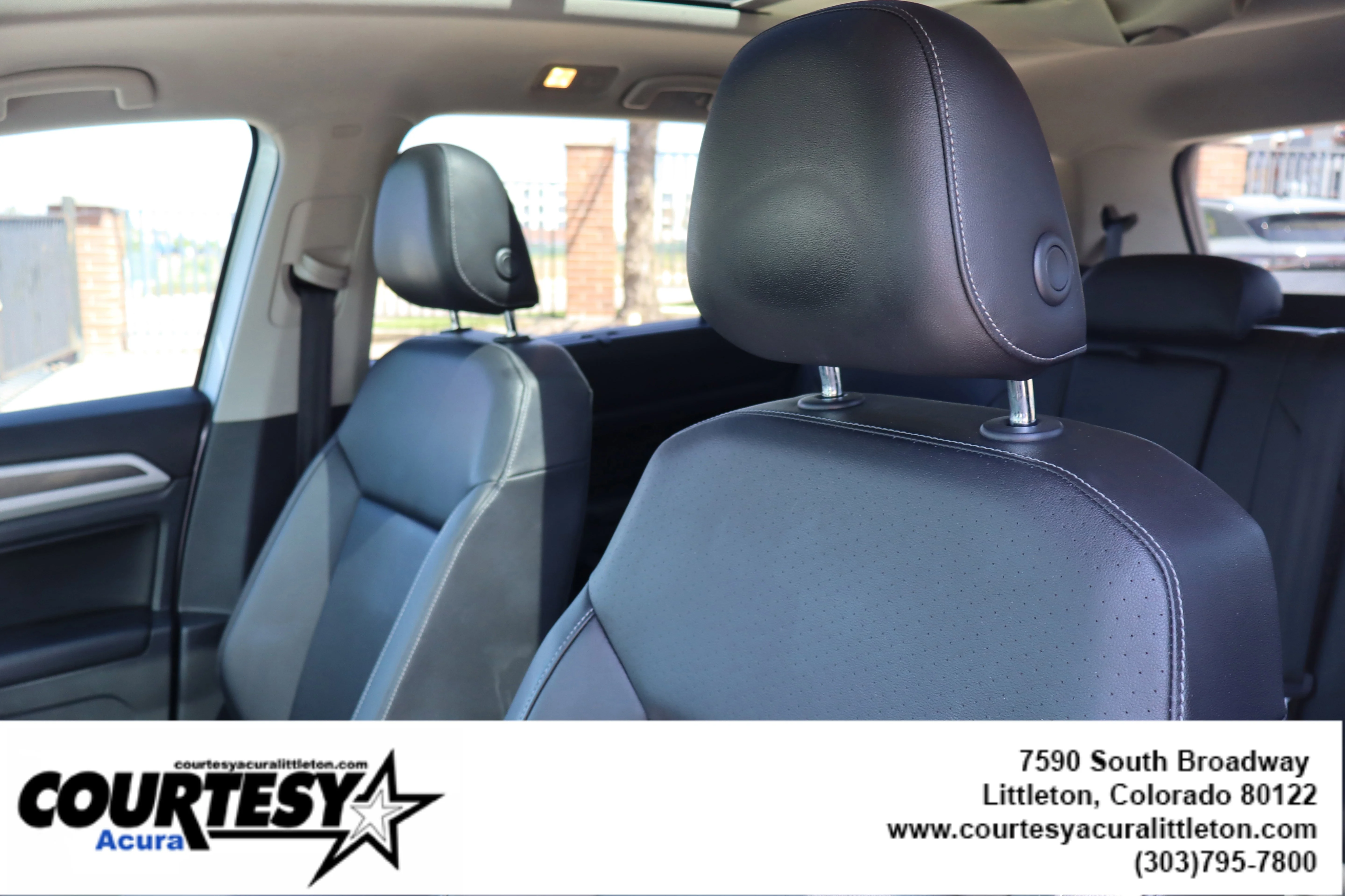 Used 2018 Silver Volkswagen 3.6L V6 SEL image 19
