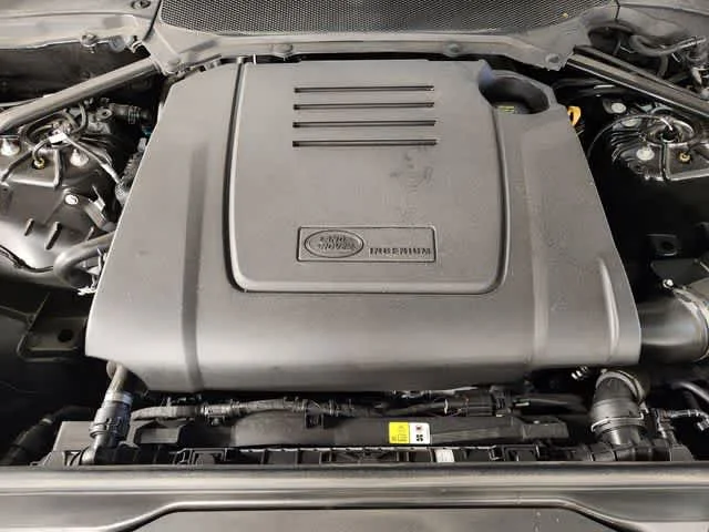 Used 2025 Santorini Black Metallic Land Rover S image 33