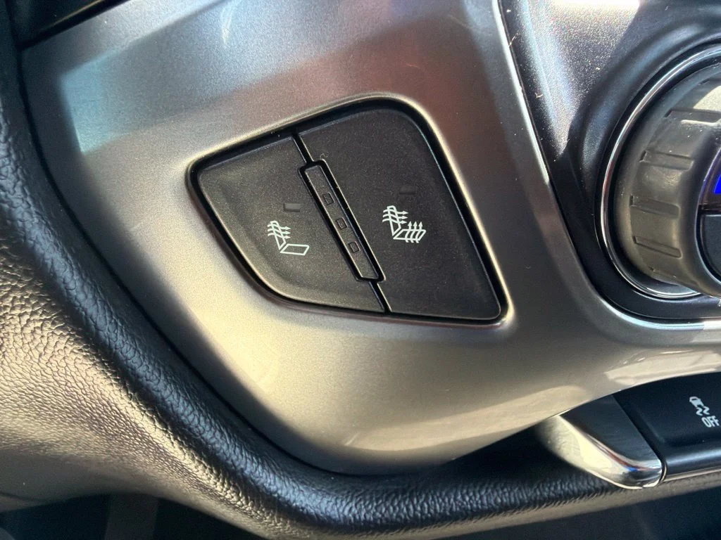 Used 2018 CAJUN RED TINTCOAT Chevrolet LT image 22