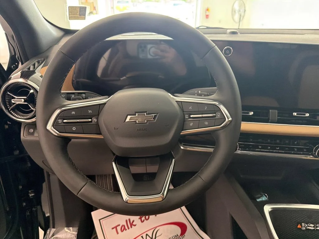 New 2027 Mosaic Black Metallic Chevrolet ACTIV image 17