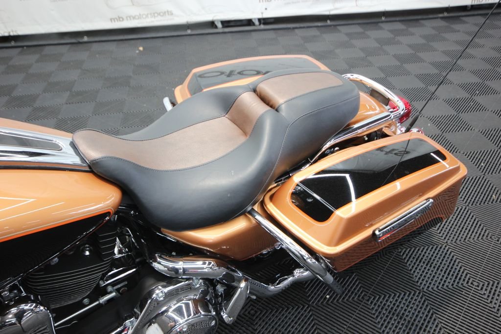 Used 2008 Brown Harley-Davidson FLHX image 18