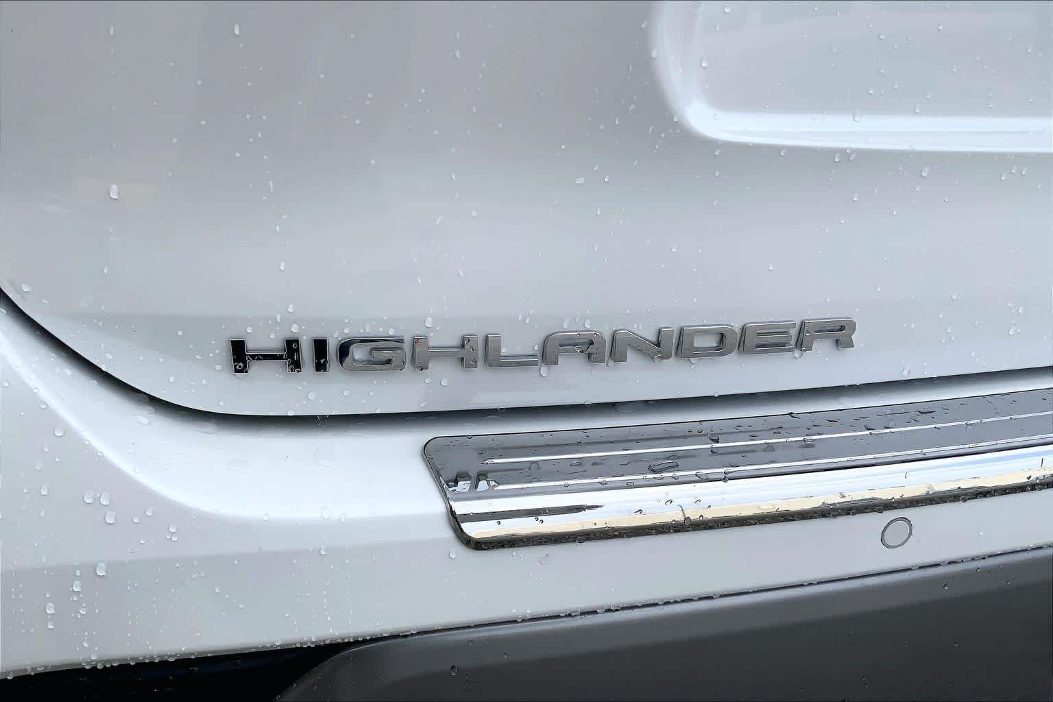 Used 2021 Blizzard Pearl Toyota Hybrid Platinum image 33