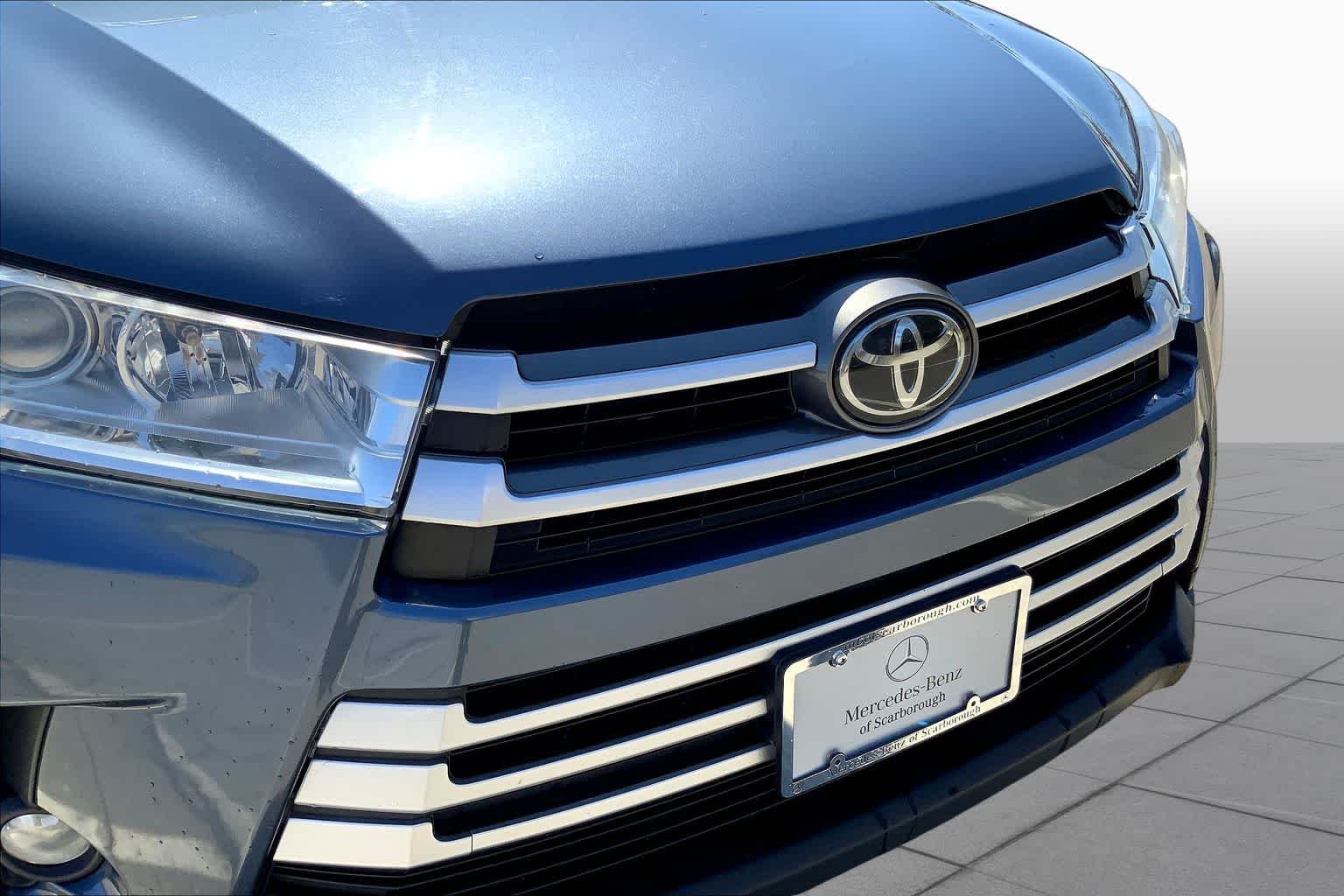 Used 2017 Shoreline Blue Pearl Toyota XLE image 30