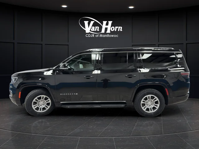 Used 2024 Diamond Black Jeep Base image 4