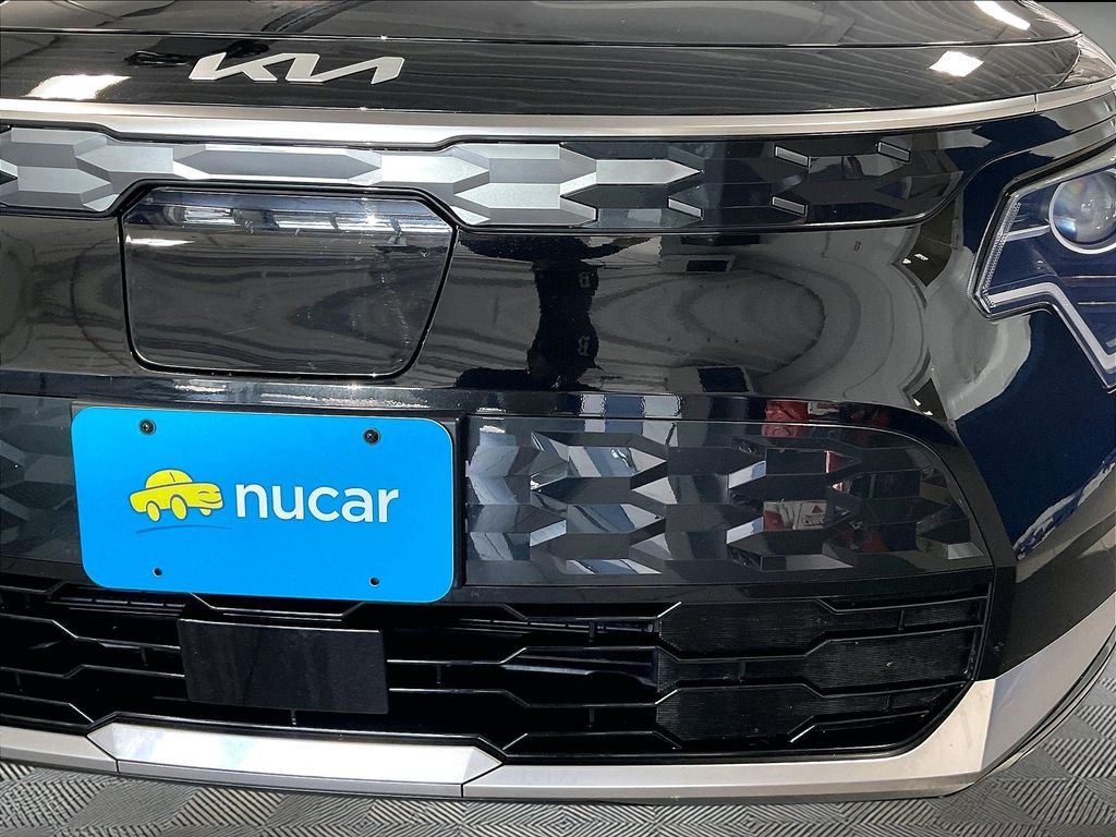 Used 2025 Black Kia Wind image 32