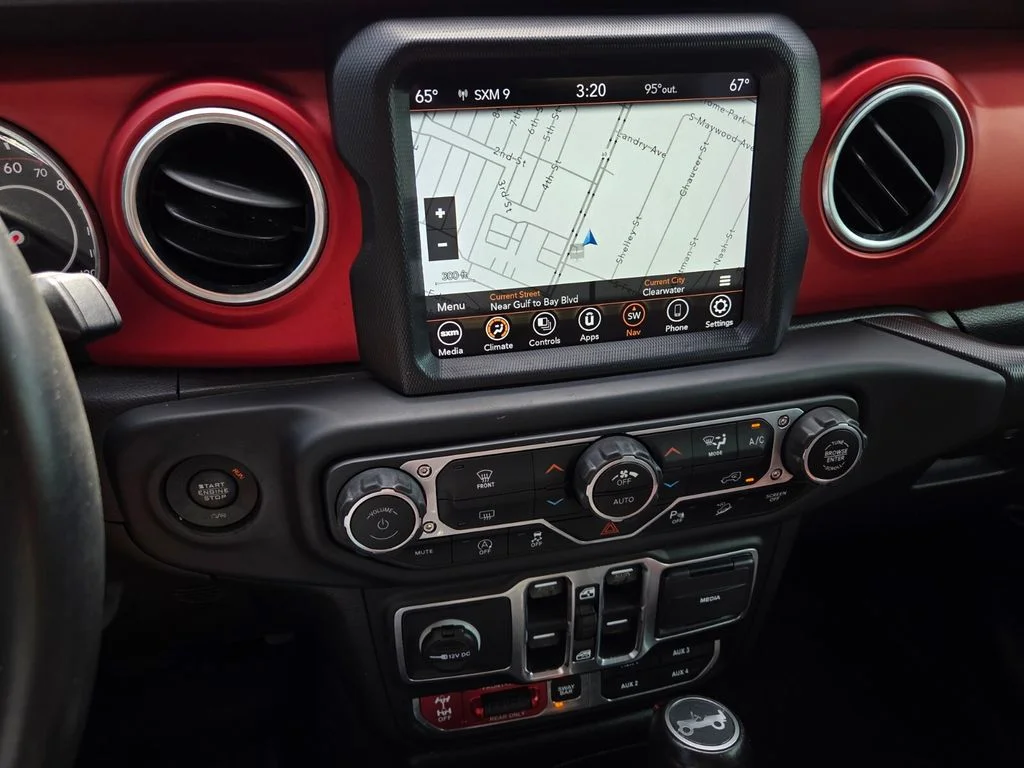Used 2018 White Jeep Unlimited Rubicon image 23