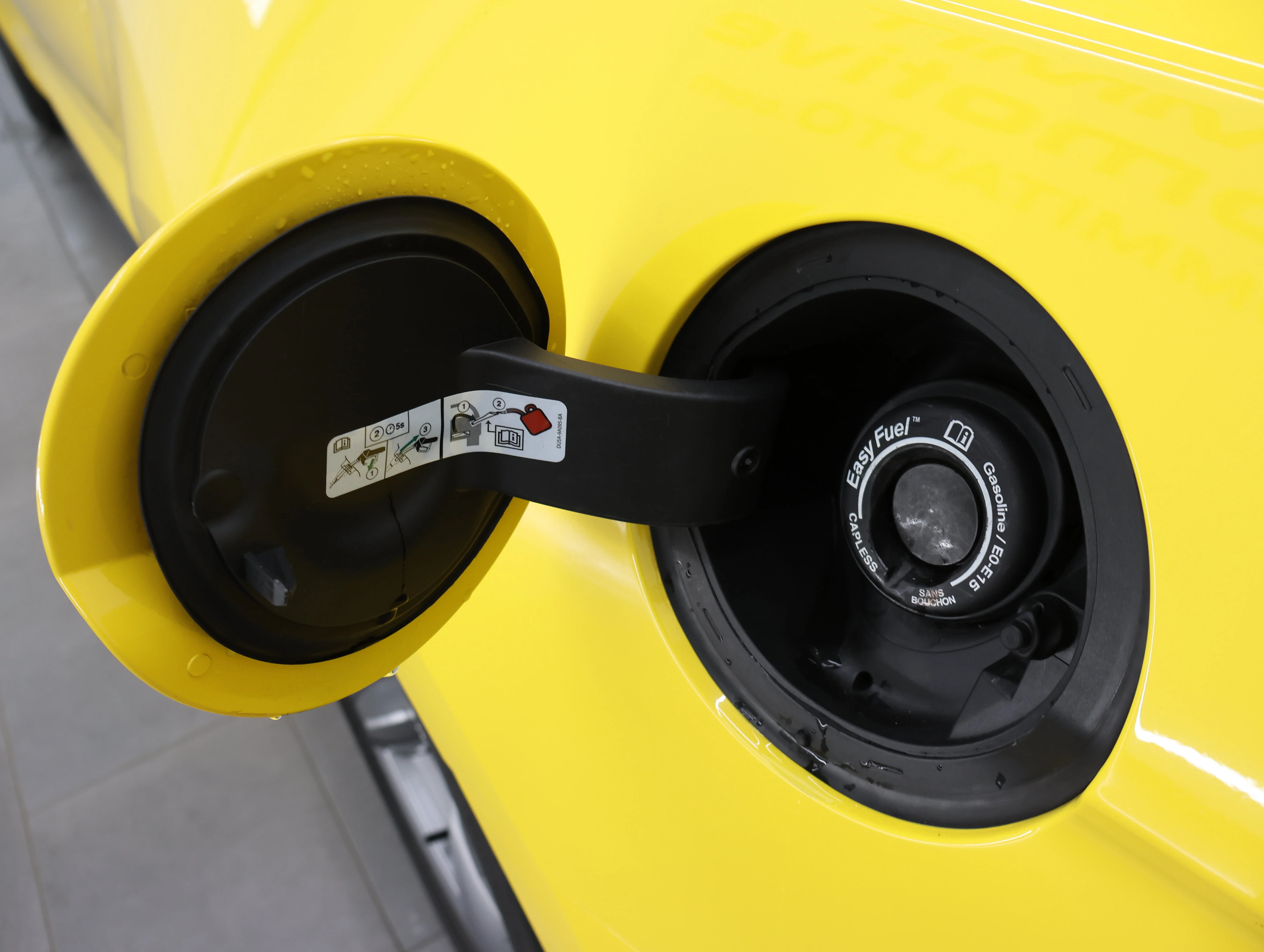 Used 2016 Triple Yellow Tri-Coat Ford V6 image 30