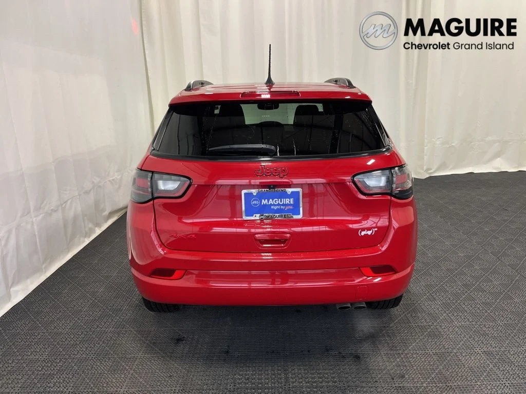 Used 2022 Red Jeep High Altitude image 27