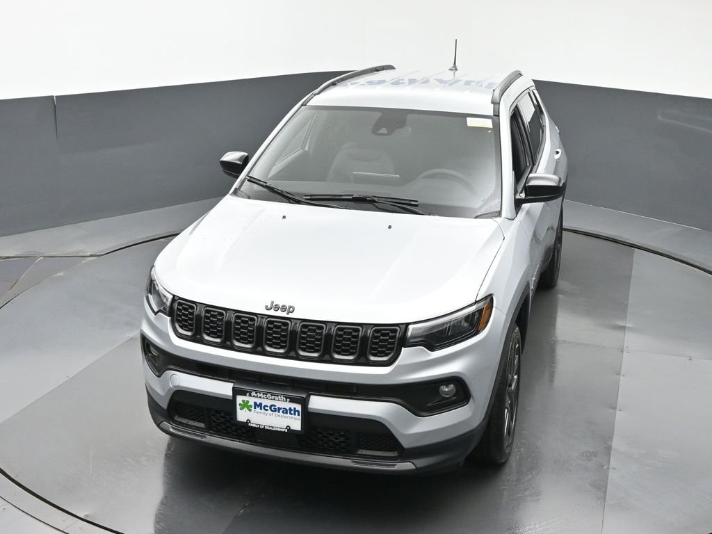 New 2026 Silver Zynith Metallic Clear-Coat Exterior Paint Jeep Latitude image 29