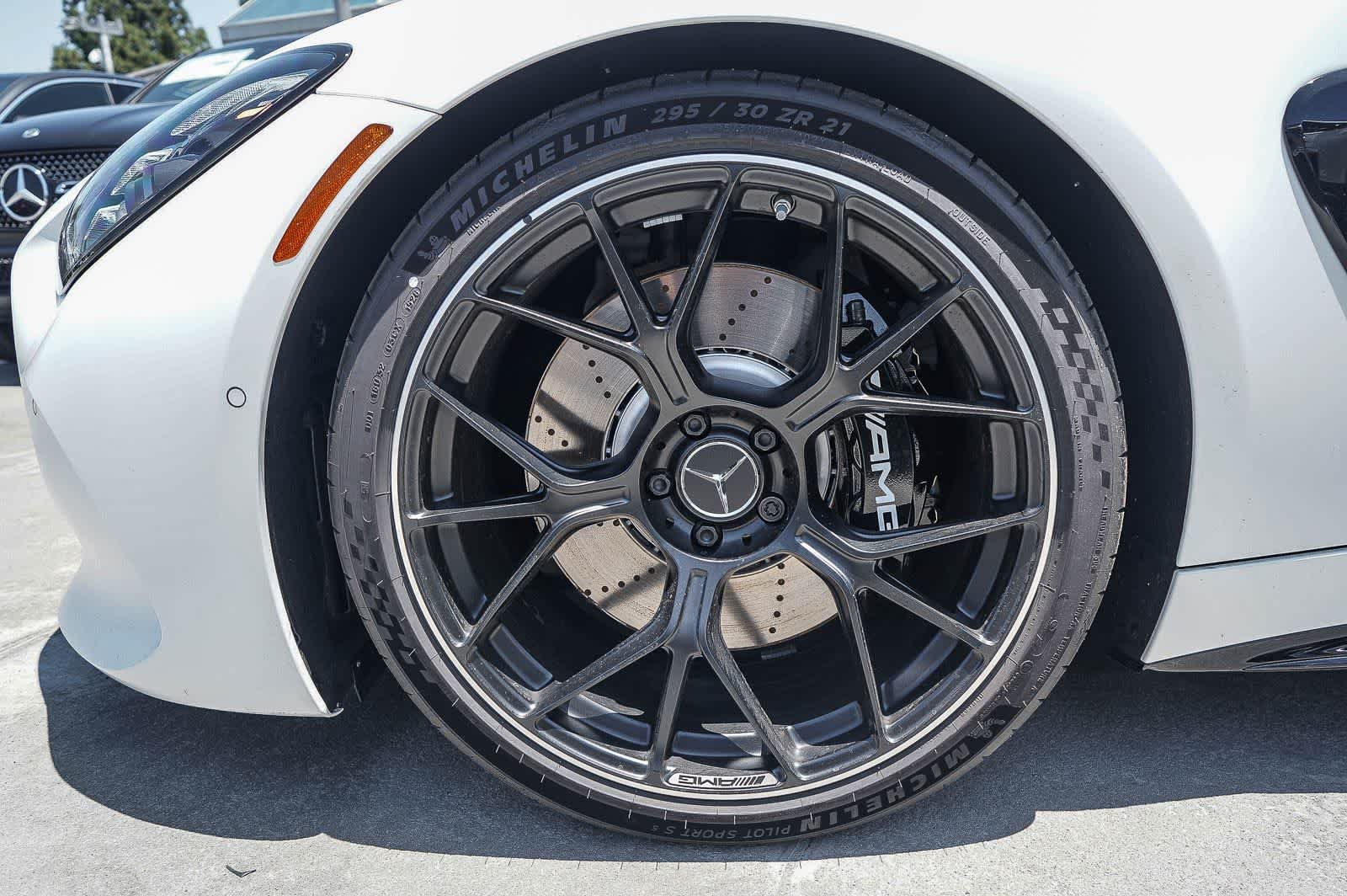New 2026 MANUFAKTUR Moonlight White Magno Mercedes-Benz AMG® GT 55 image 9