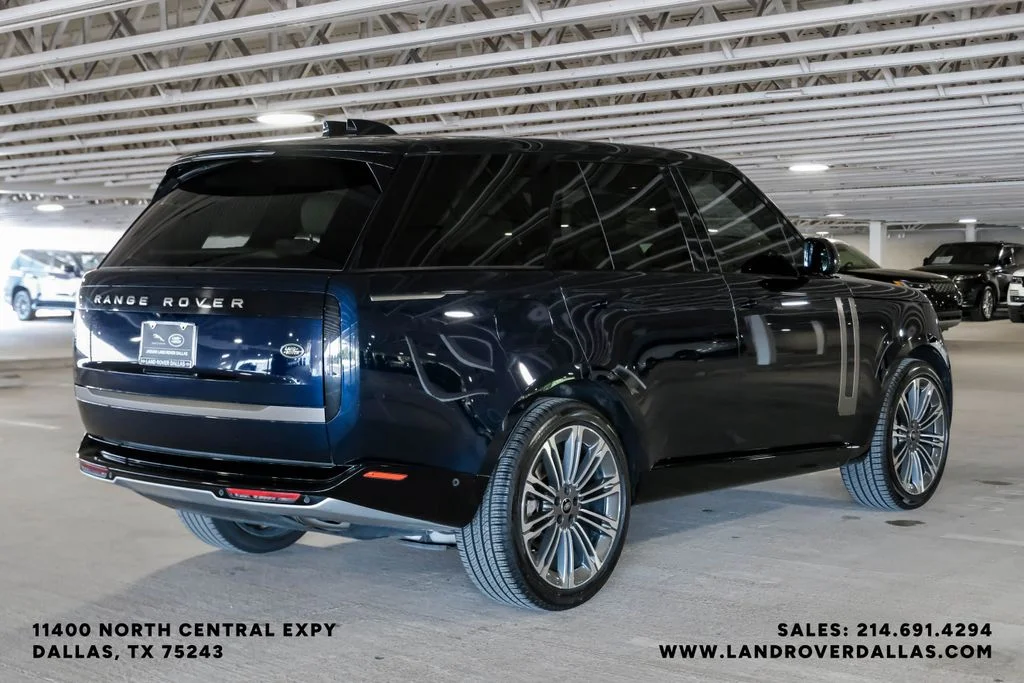 Used 2023 Portofino Blue Metallic Land Rover SE image 8