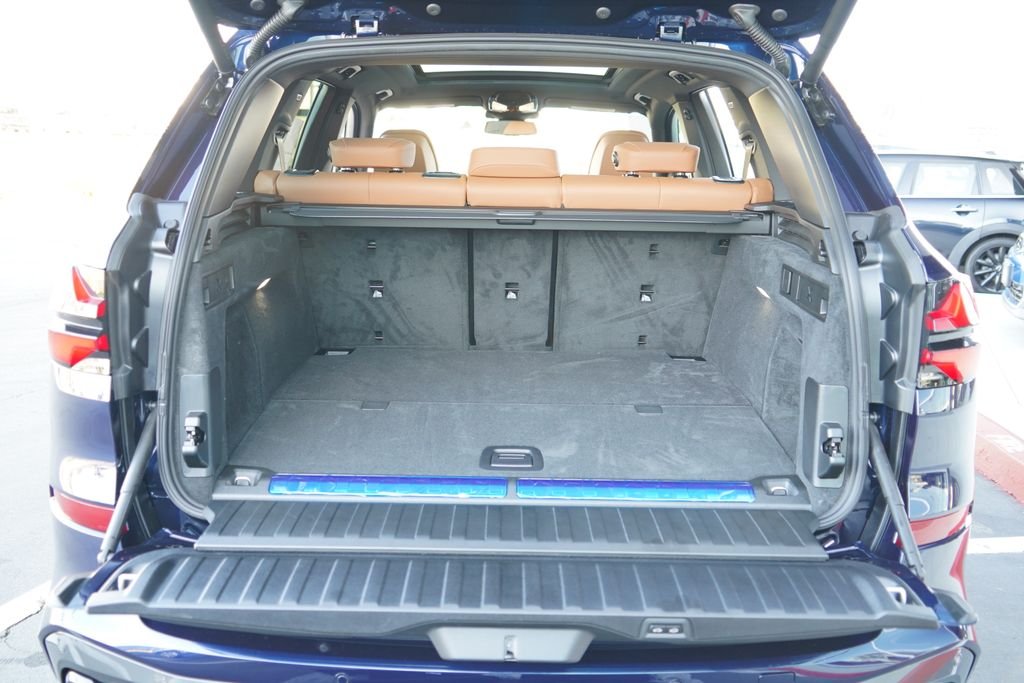 New 2026 Tanzanite Blue II Metallic BMW xDrive50e image 21