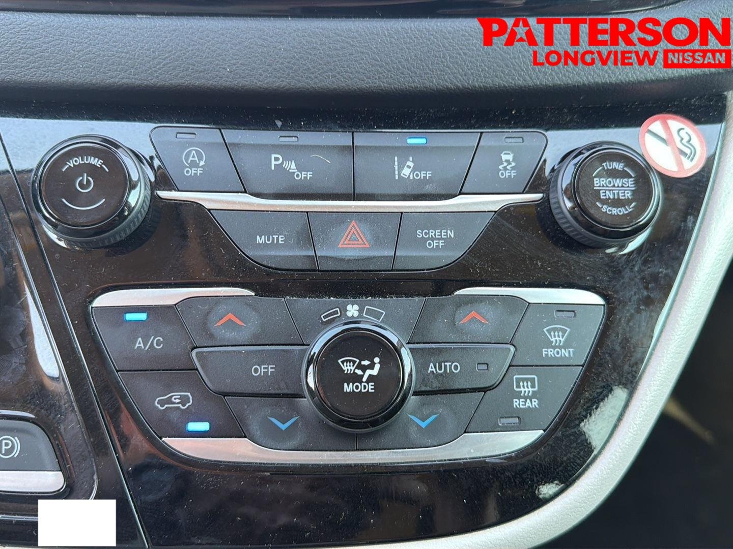 Used 2024 Diamond Black Crystal Pearlcoat Chrysler Touring L image 8