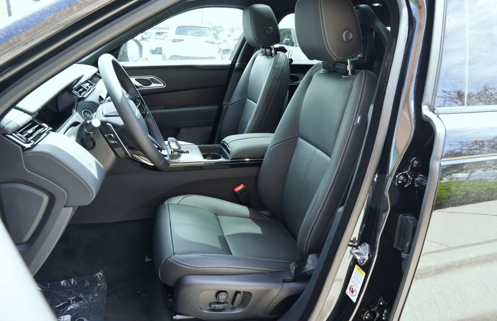 New 2026 Santorini Black Land Rover Belgravia Edition image 13