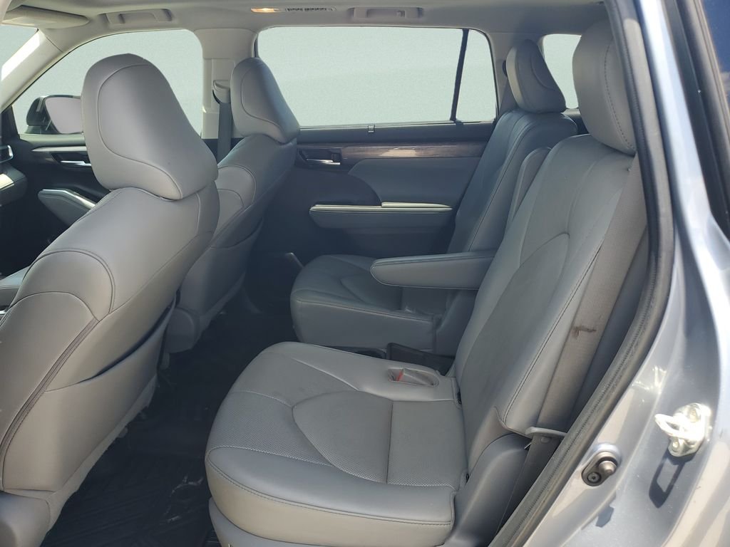 Used 2022  Toyota Platinum image 10