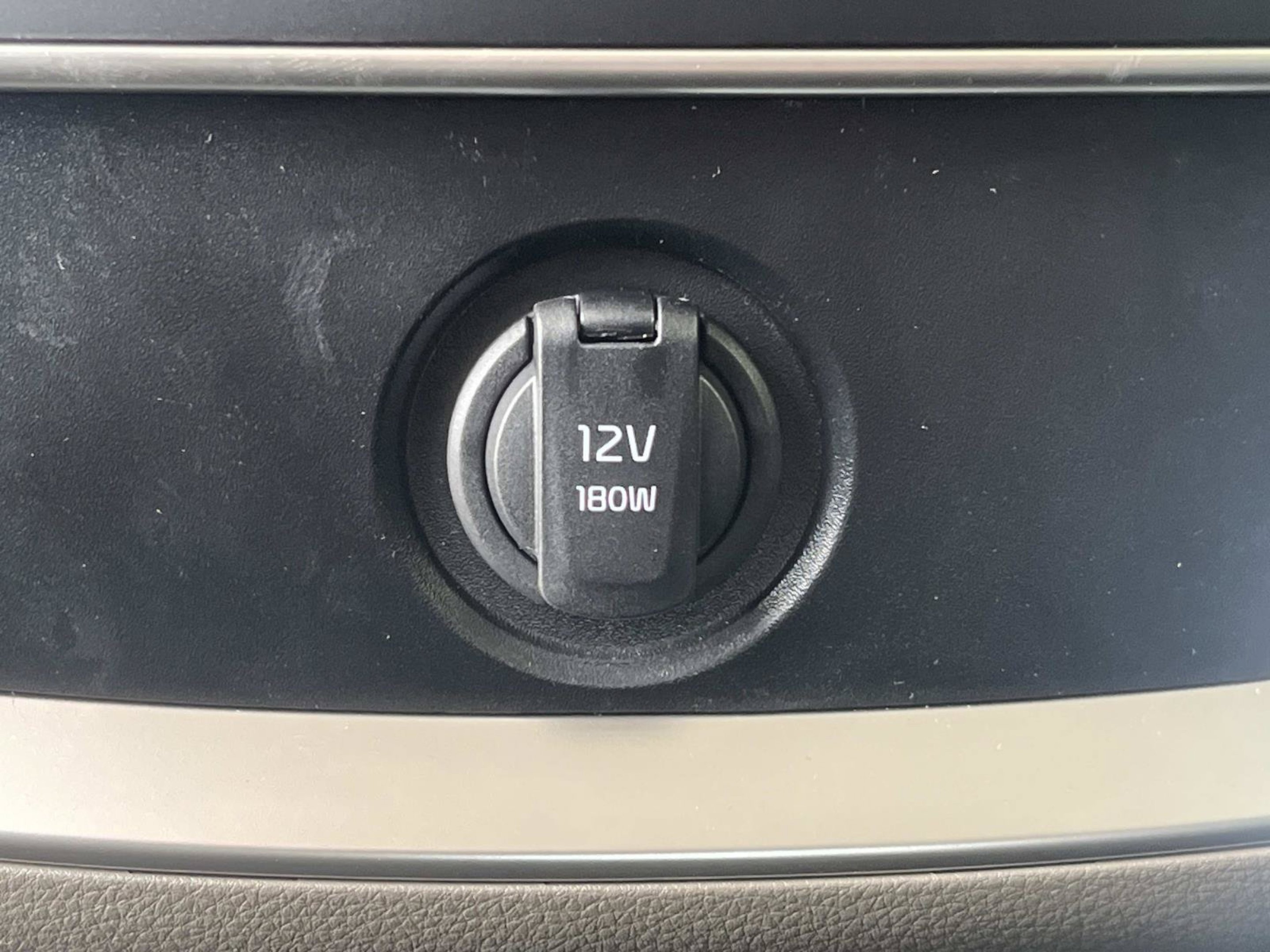New 2026 Snow White Pearl Kia LX image 15