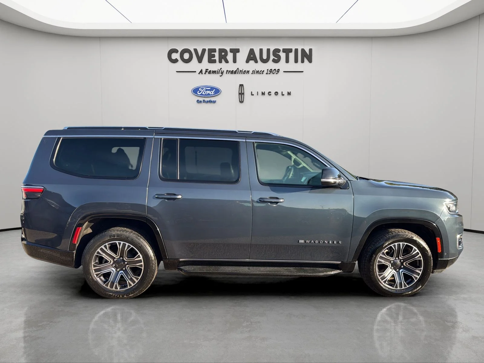 Used 2024  Jeep Series II image 6
