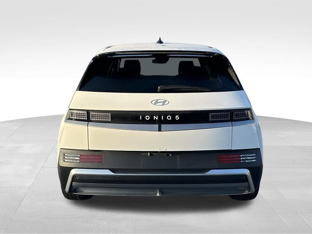 2025 Hyundai IONIQ 5 SE - Photo 5