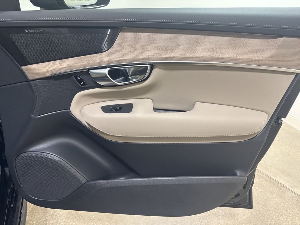 2026 Volvo XC90 Plus - Photo 27