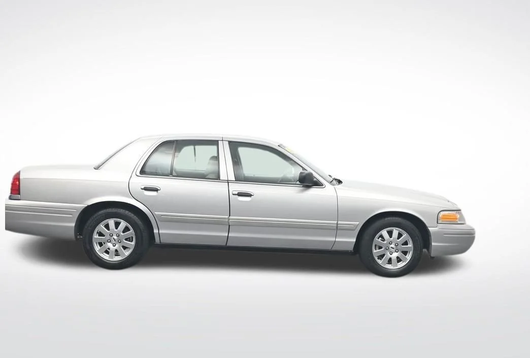 Used 2006 Silver Ford LX image 4