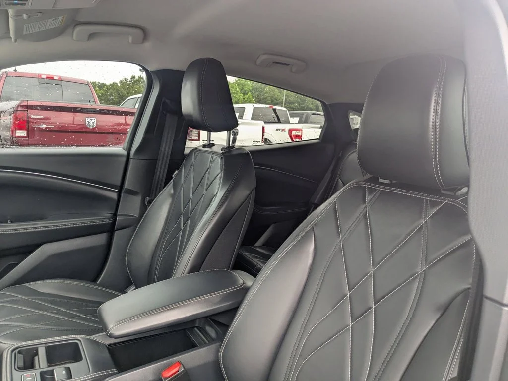 Used 2025  Ford Select image 14