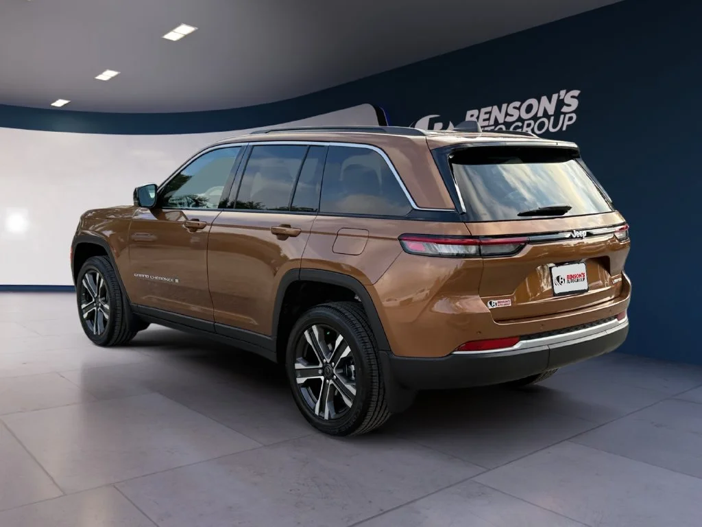 New 2027 Brown Jeep Limited image 3