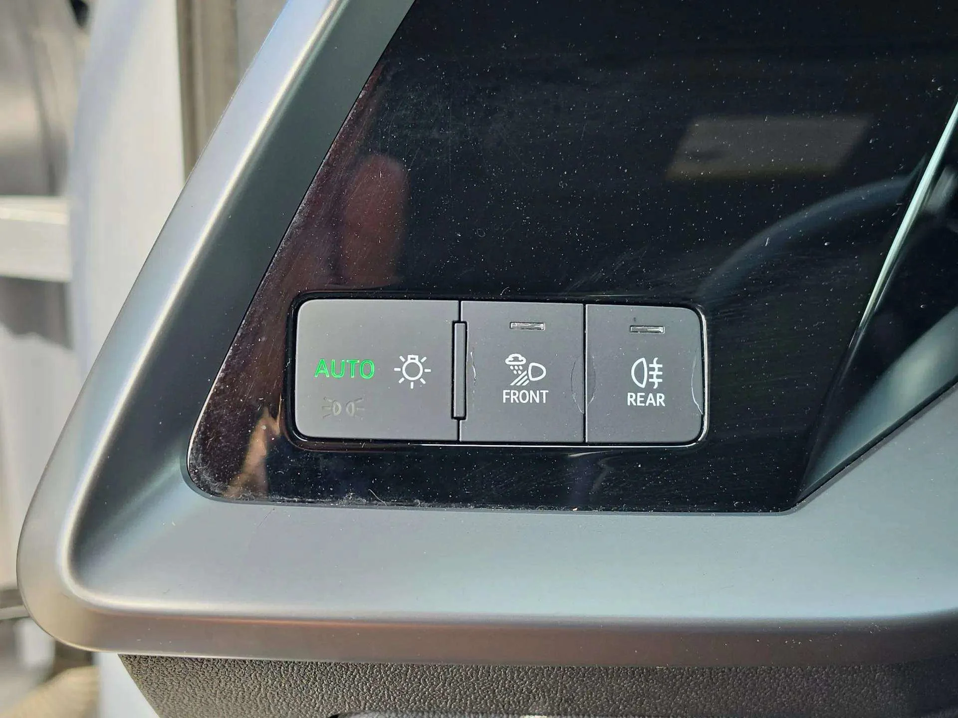 Used 2024 Florett Silver Metallic Audi Premium image 37
