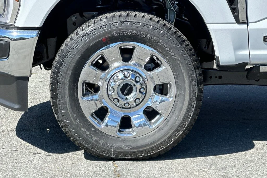 New 2025 Oxford White Ford F-250® Lariat® image 25