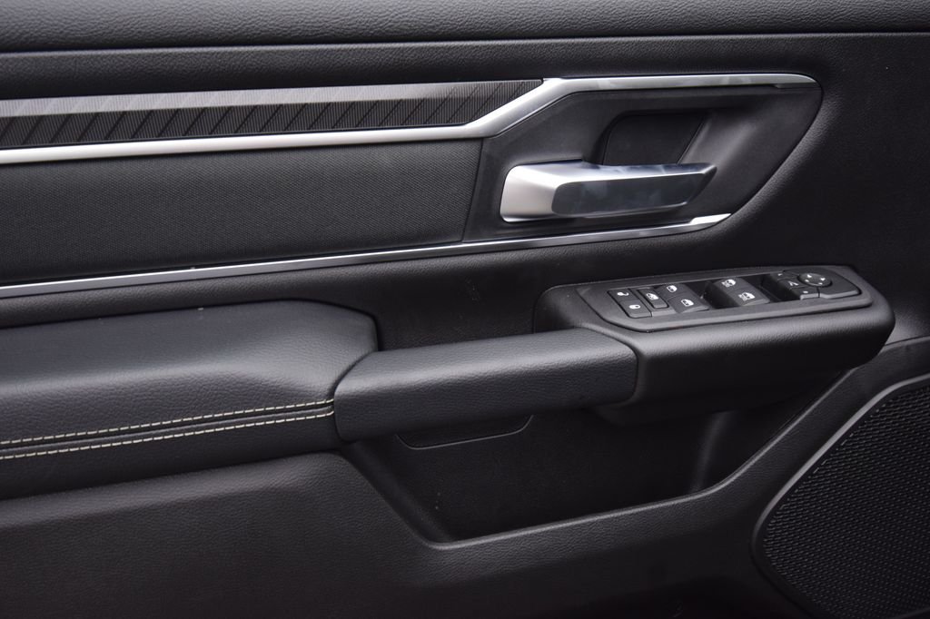 New 2026 Diamond Black Crystal Pearl-Coat Exterior Paint RAM Big Horn/Lone Star image 16