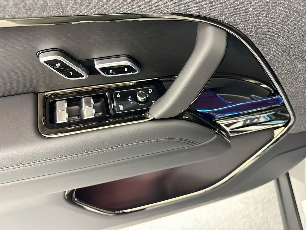 New 2026 Borasco Grey Land Rover Dynamic SE image 18