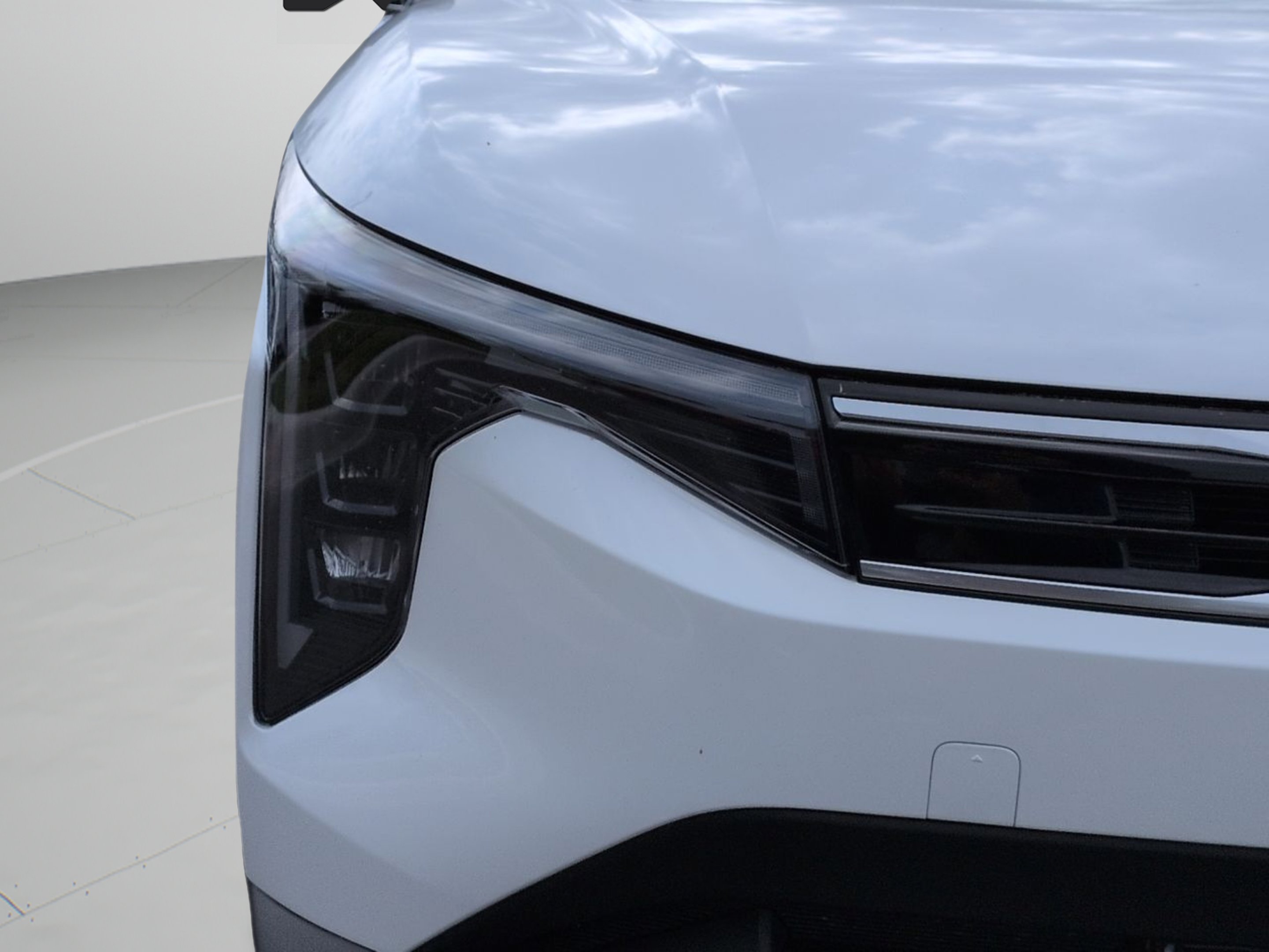 New 2026 Snow White Pearl Kia EX image 19