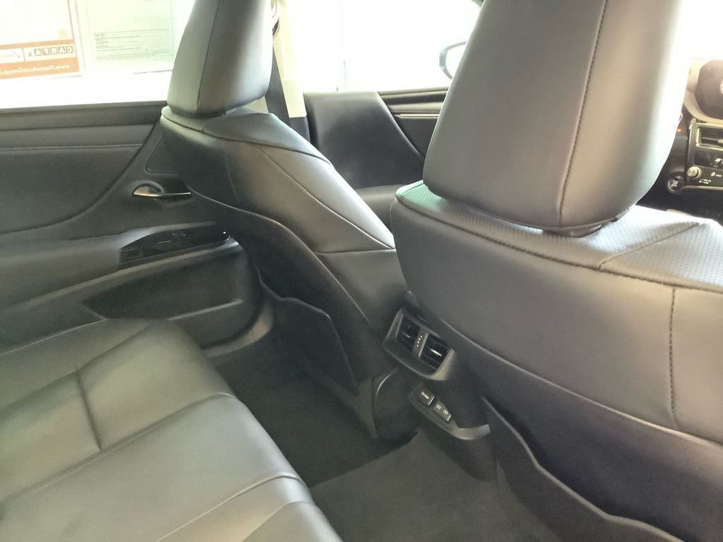 Used 2023 White Lexus 350 image 17