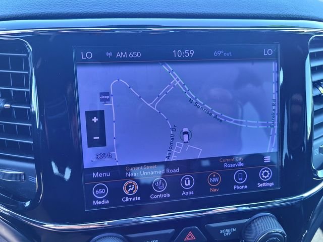 Used 2019 Silver Jeep Altitude image 16