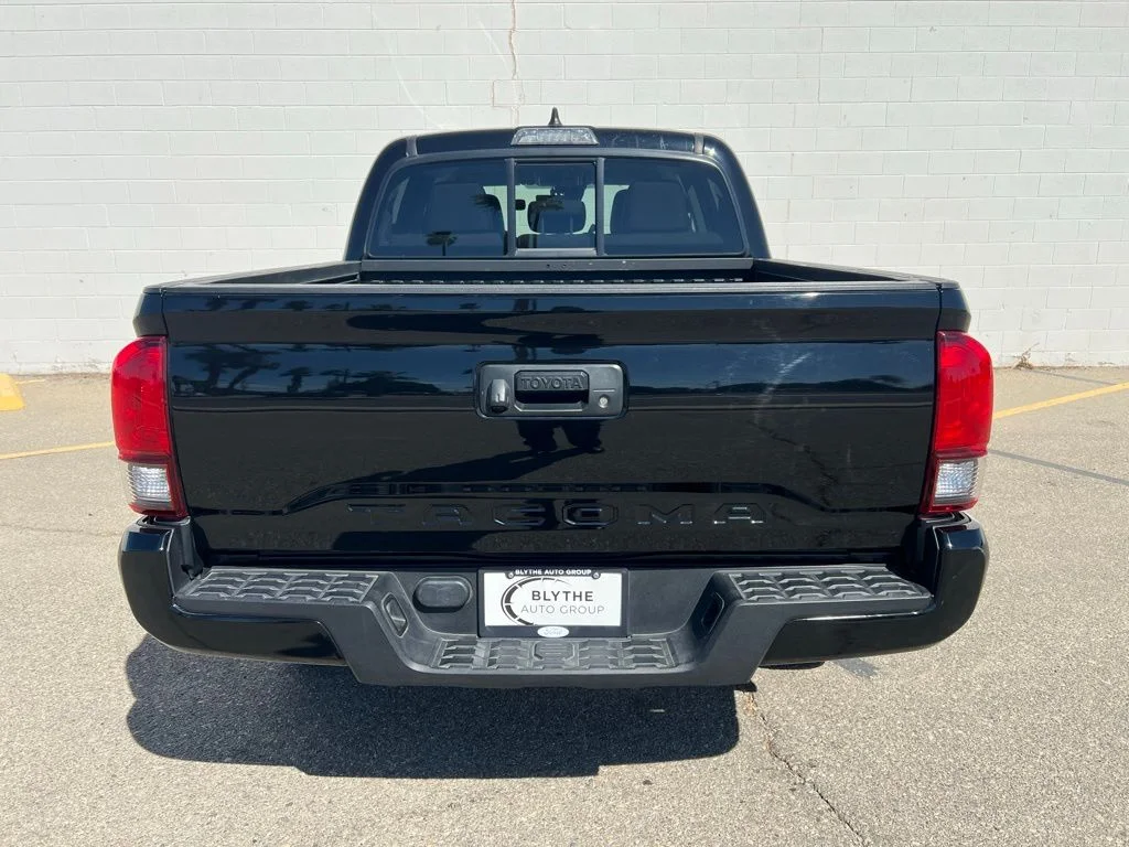 Used 2022 Midnight Black Metallic Toyota SR image 4